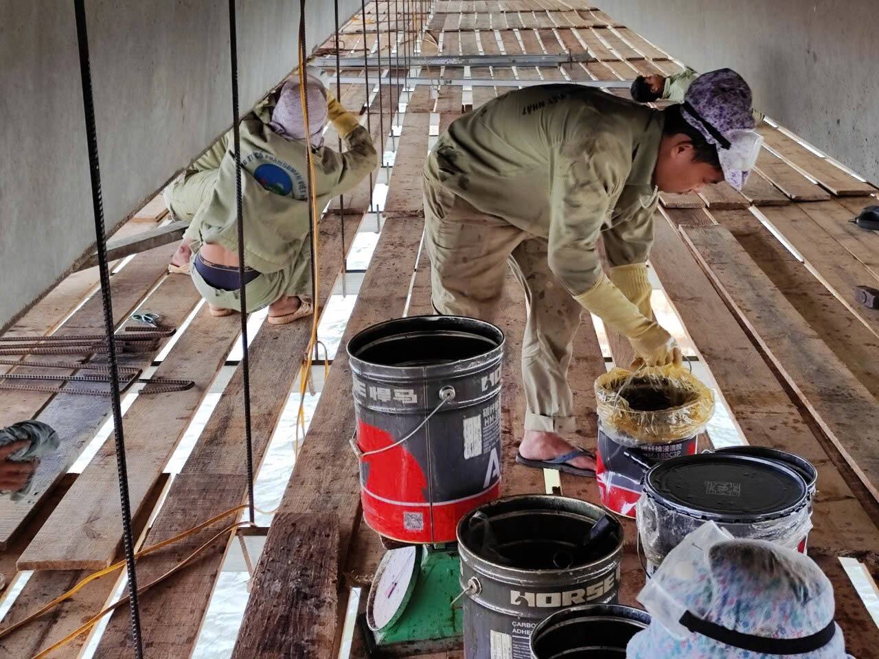 Repair Damaged Bridge Girder and Piers with Carbon Fiber Reinforced Polymer(CFRP) Repair Damaged Bridge Girder and Piers with Carbon Fiber Reinforced Polymer(CFRP)